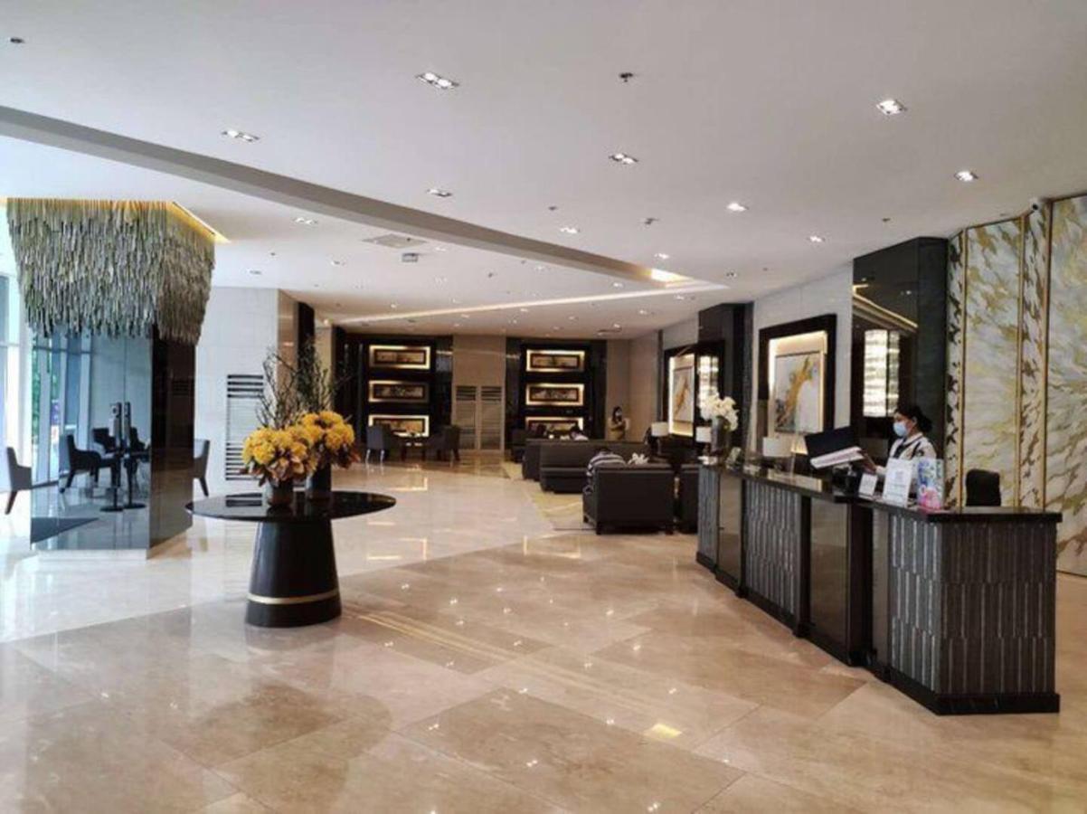 Penthouse At Fame 41st Floor, Shangrila-megamall Apartment Manila