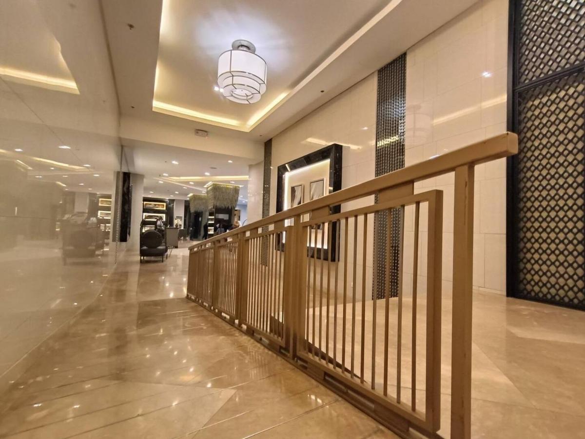 Penthouse At Fame 41st Floor, Shangrila-megamall Manila