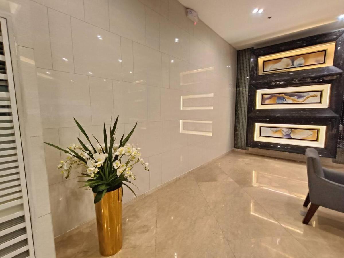 Penthouse At Fame 41st Floor, Shangrila-megamall Apartment