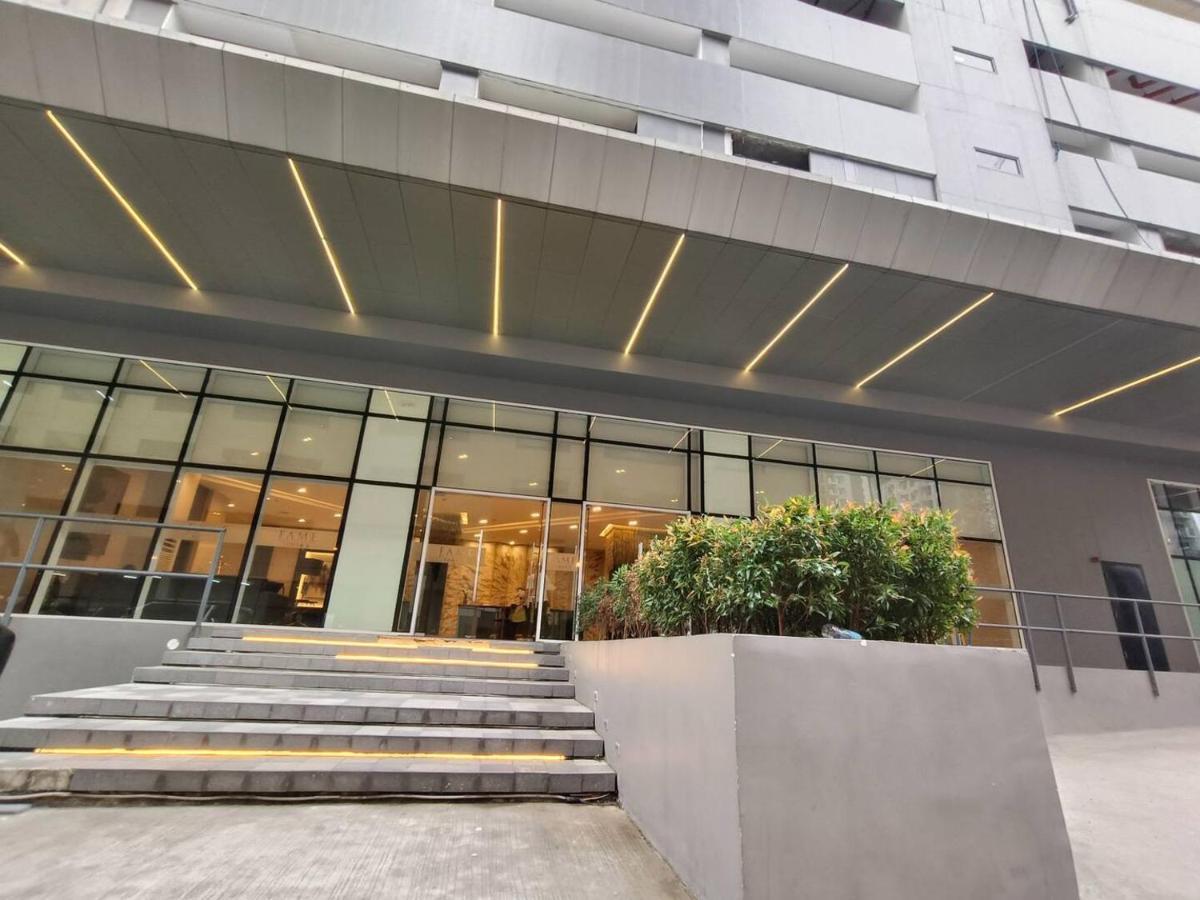 Apartment Penthouse At Fame 41st Floor, Shangrila-megamall Manila