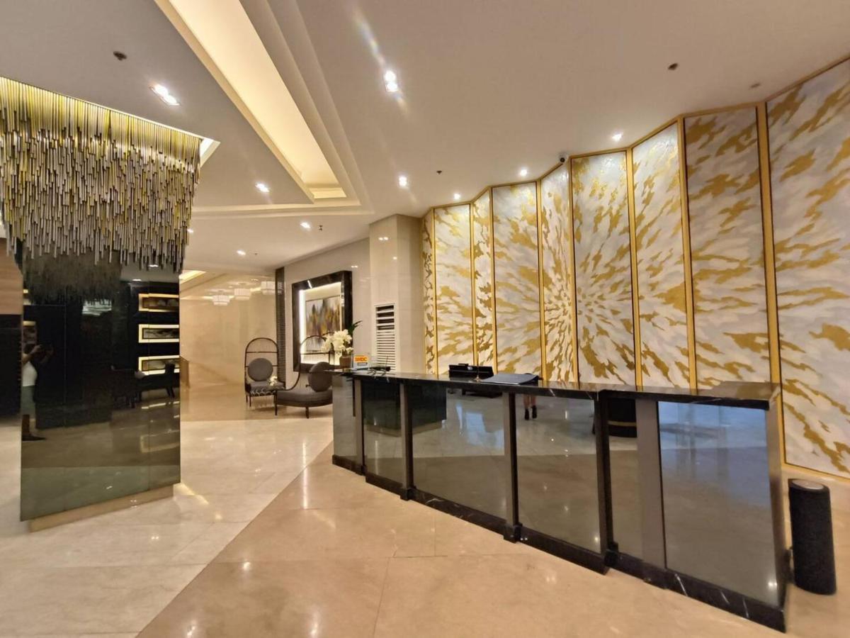 Apartment Penthouse At Fame 41st Floor, Shangrila-megamall Manila
