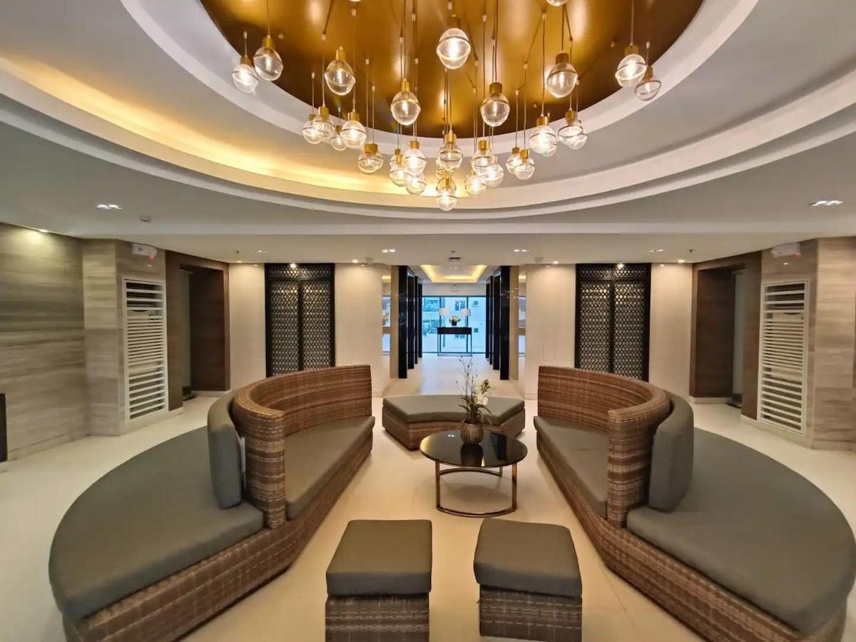 Penthouse At Fame 41st Floor, Shangrila-megamall Apartment *