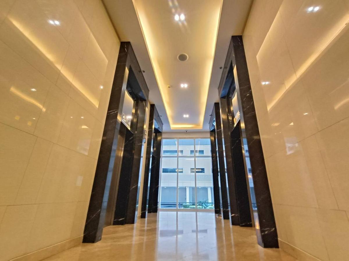 Penthouse At Fame 41st Floor, Shangrila-megamall