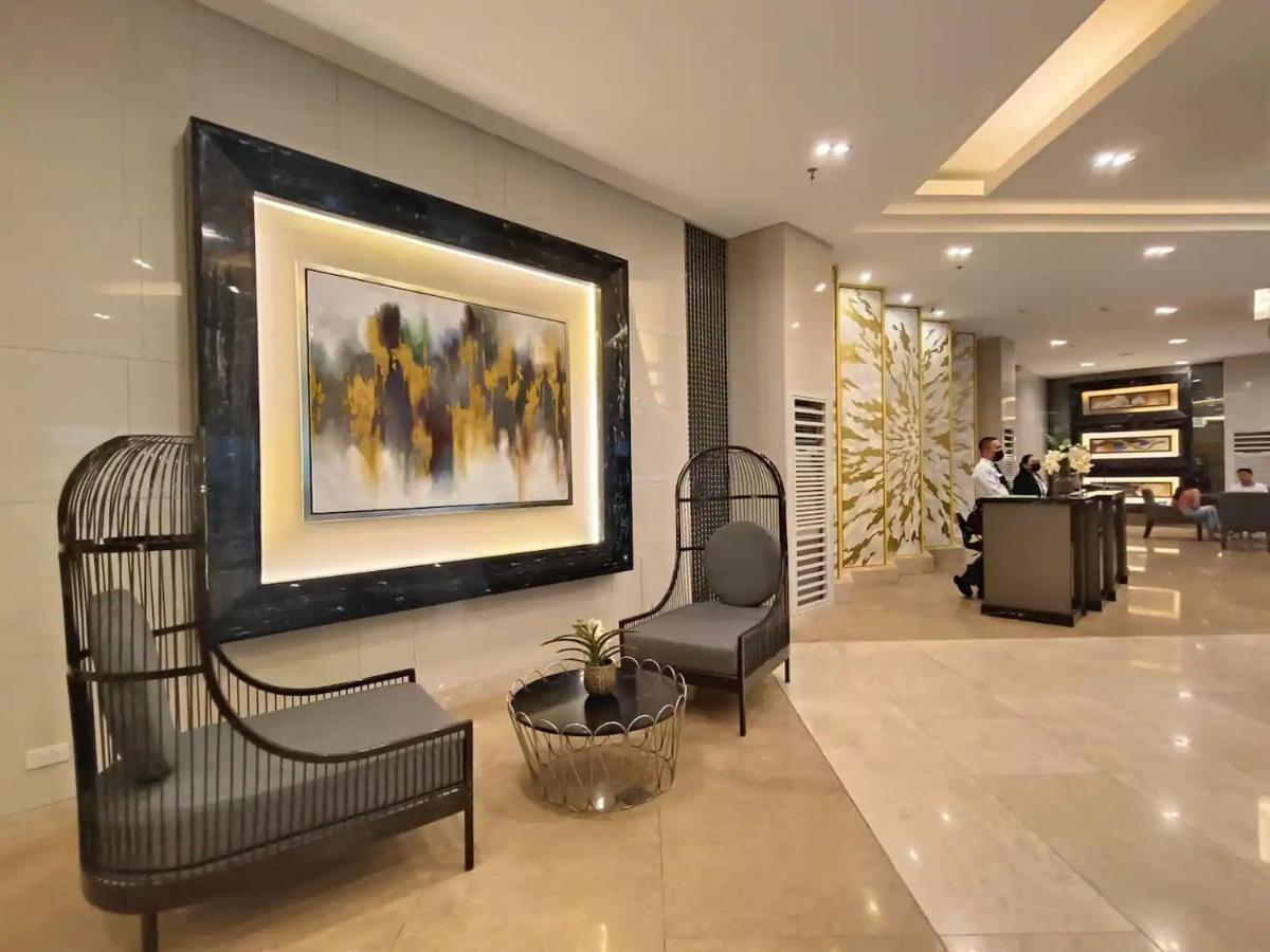 Penthouse At Fame 41st Floor, Shangrila-megamall Apartment