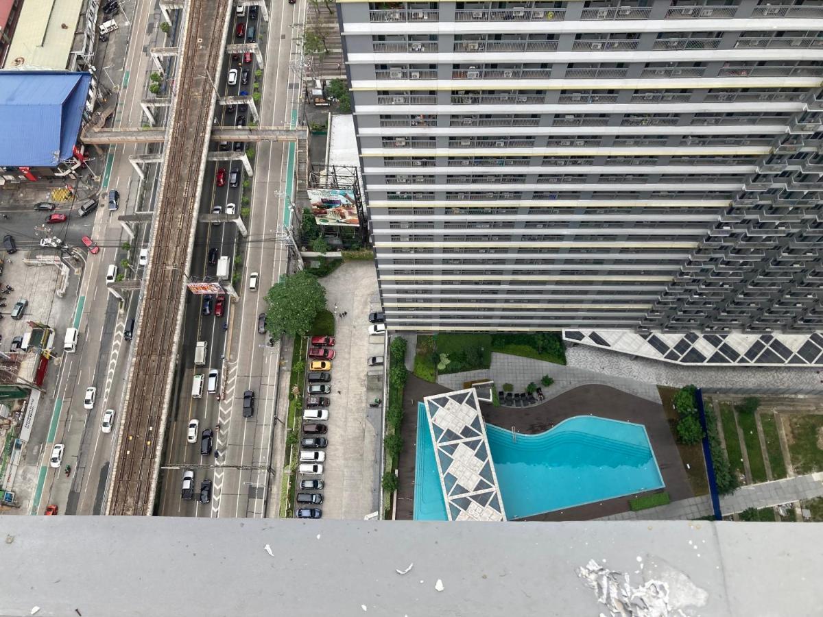 Penthouse At Fame 41st Floor, Shangrila-megamall Apartment